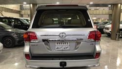 تۆیۆتا لاند کروزەر